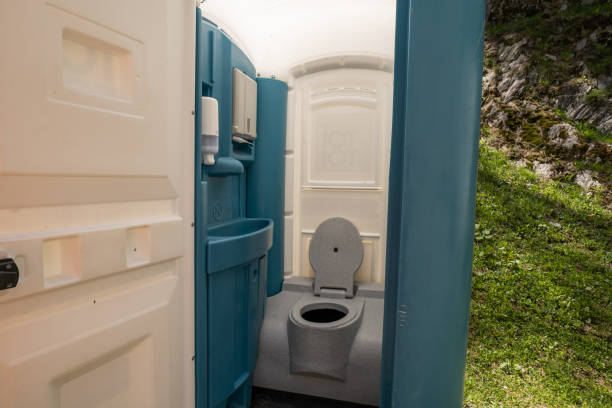 Best Portable bathroom rental  in Evansdale, IA